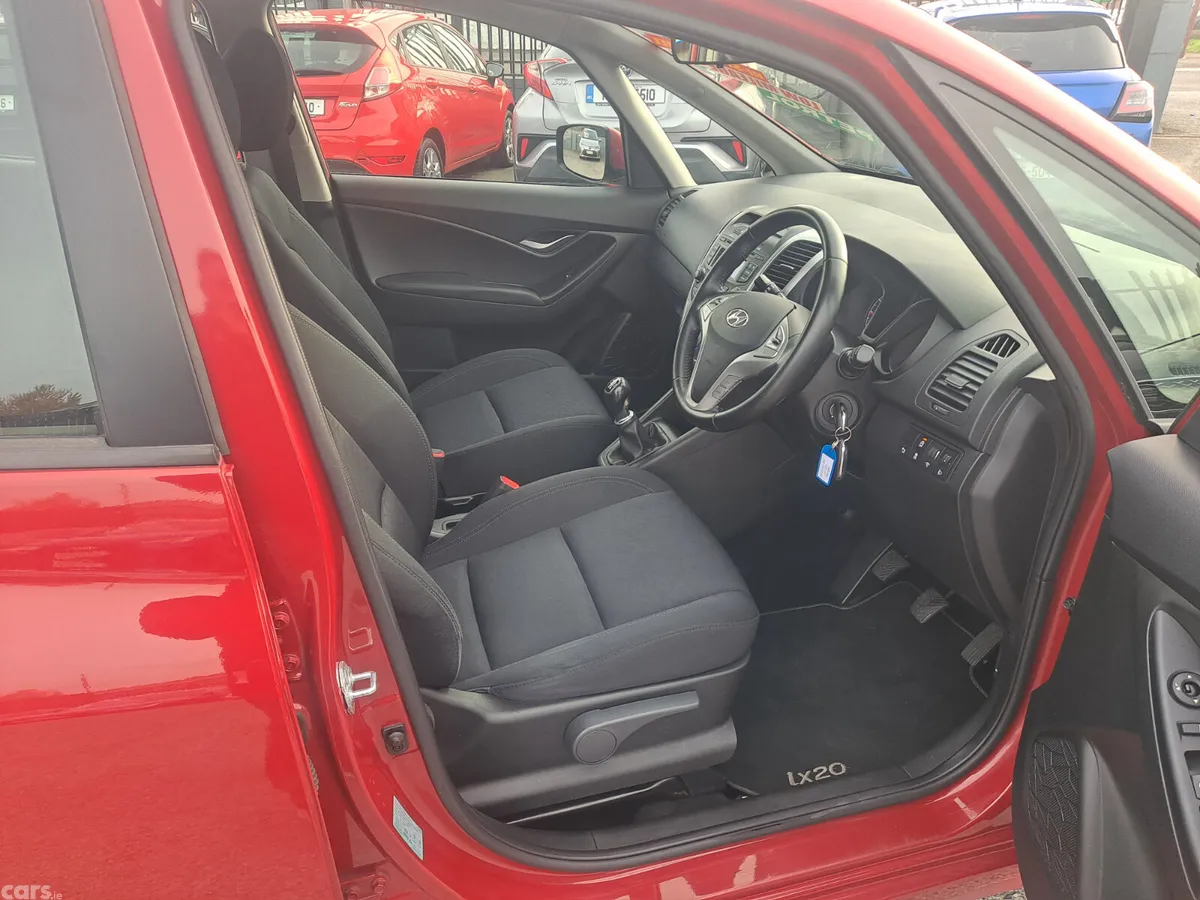 Hyundai ix20 MPV, Petrol, 2018, Red