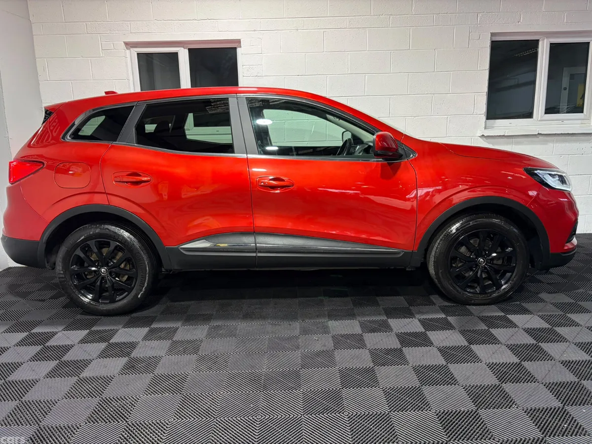 Renault Kadjar SUV, Petrol, 2022, Red
