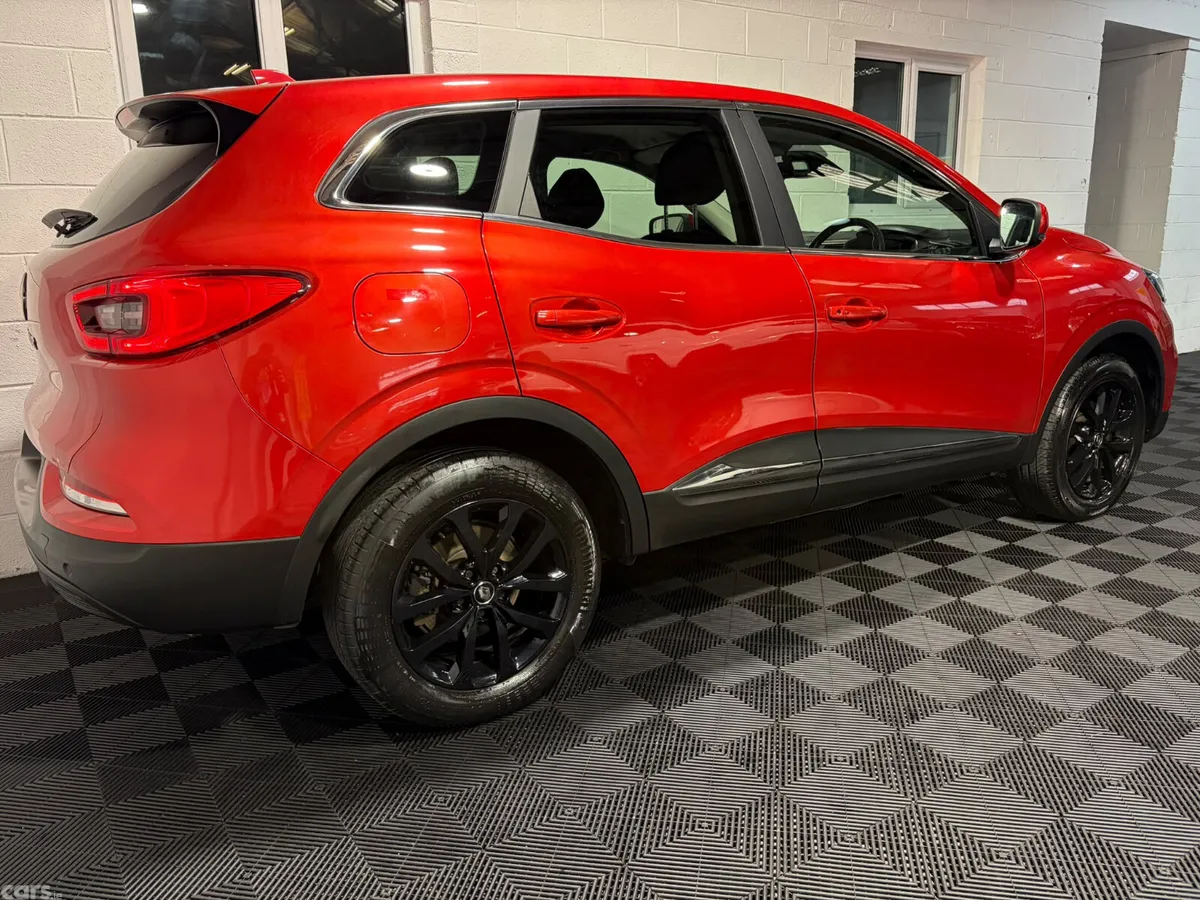 Renault Kadjar SUV, Petrol, 2022, Red