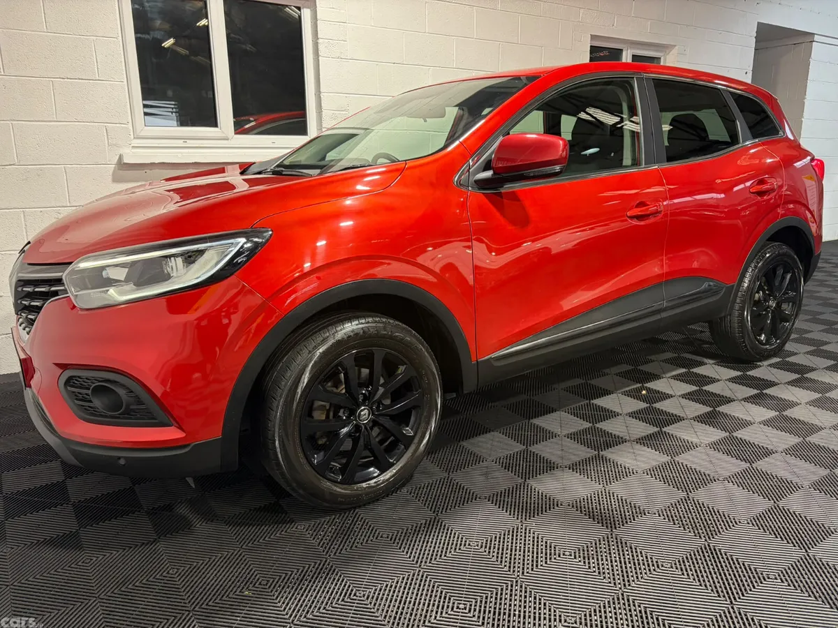 Renault Kadjar SUV, Petrol, 2022, Red