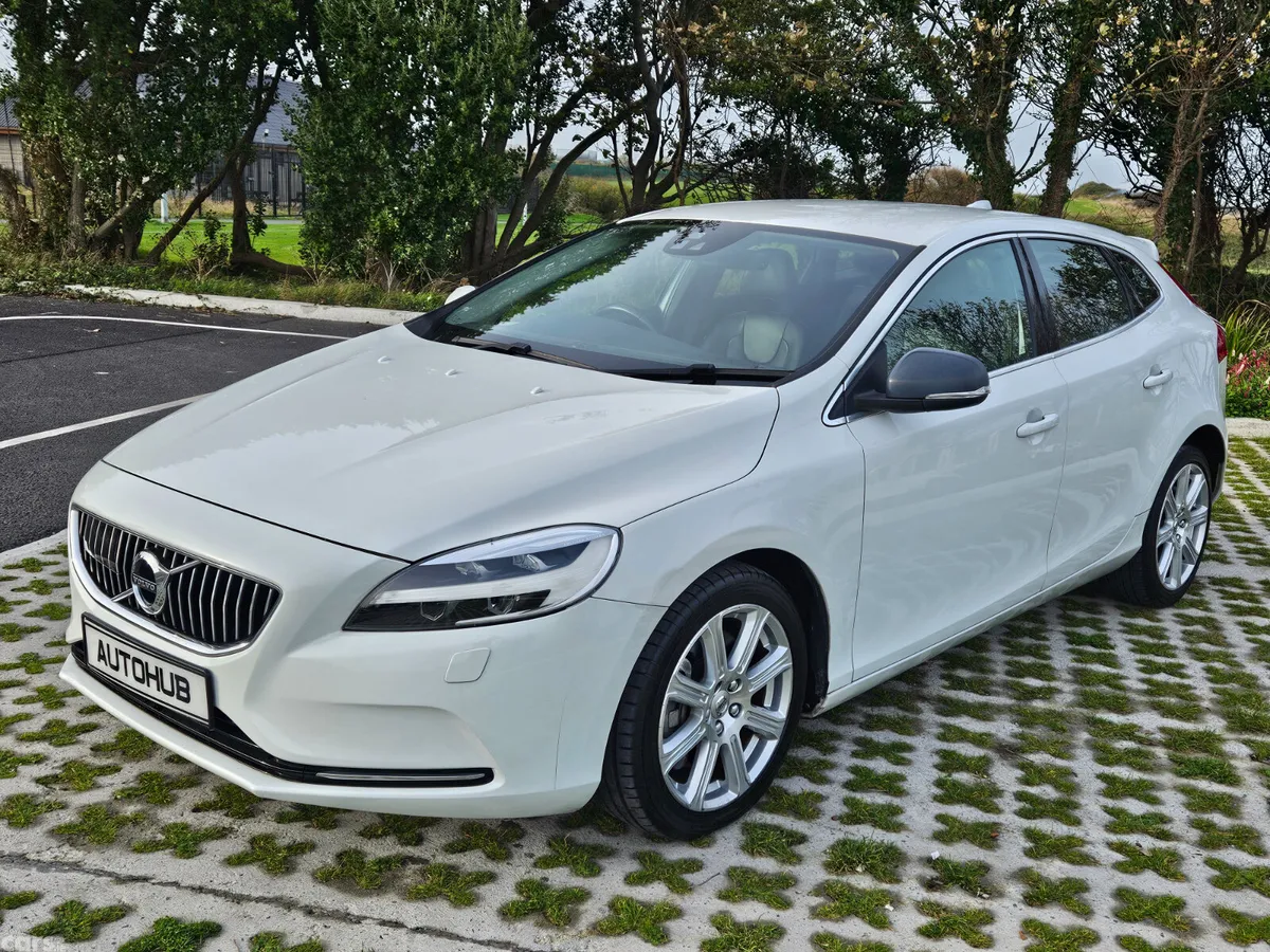 Volvo V40 Hatchback, Diesel, 2016, White