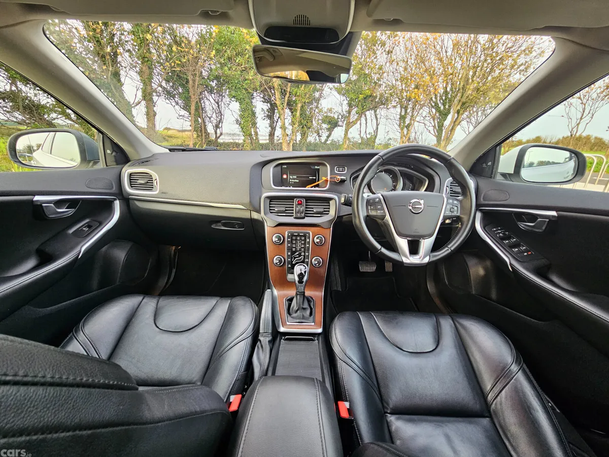 Volvo V40 Hatchback, Diesel, 2016, White