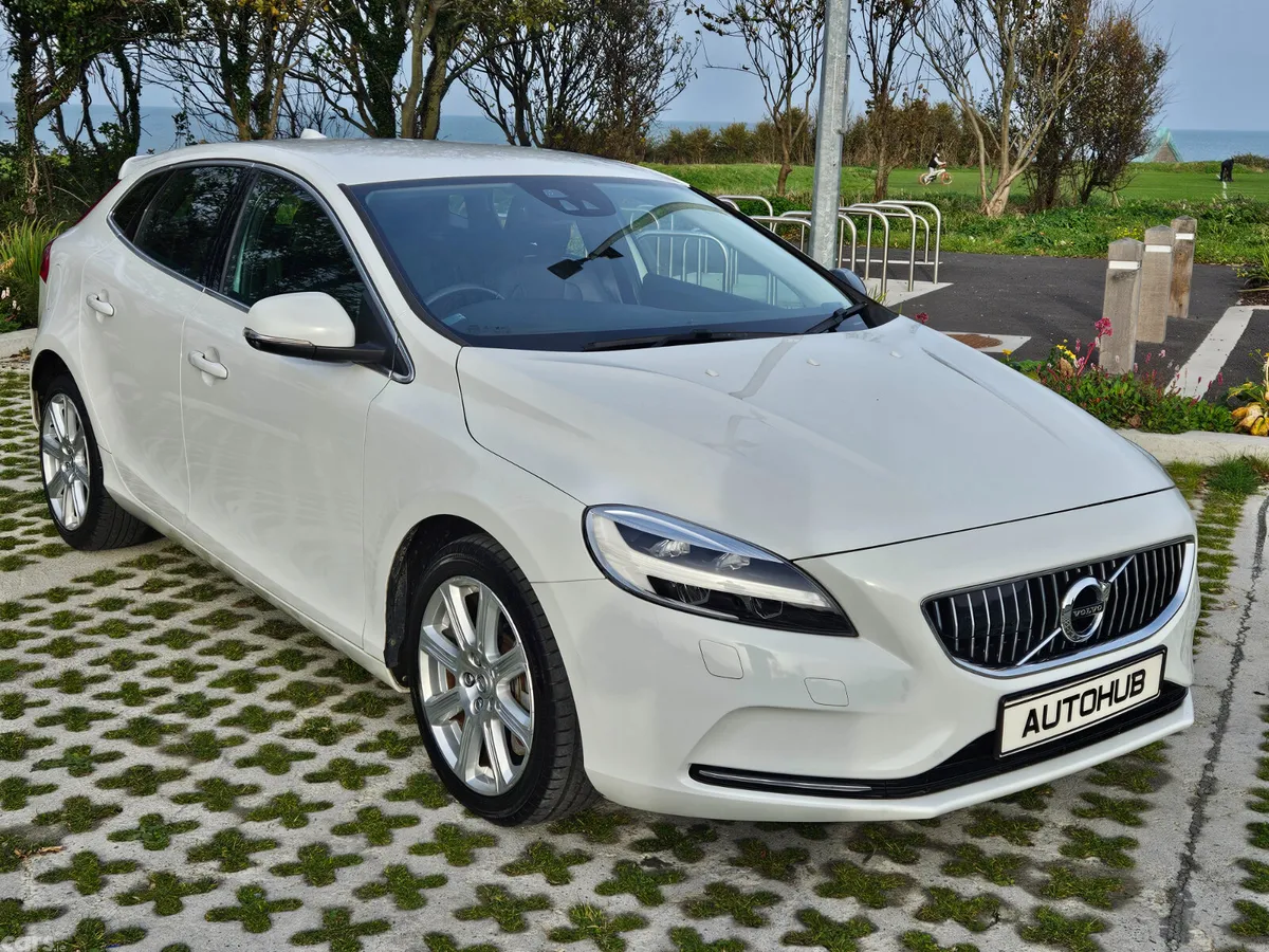 Volvo V40 Hatchback, Diesel, 2016, White