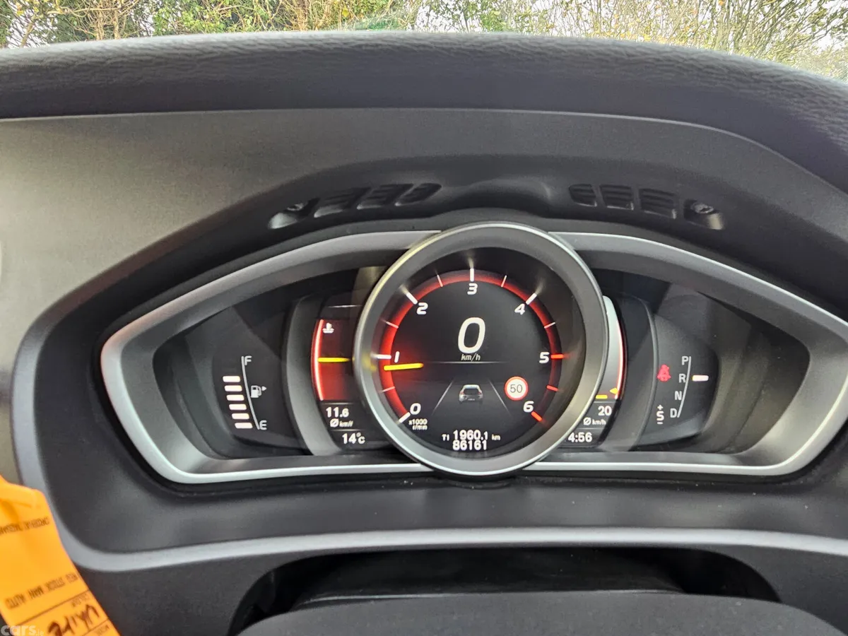Volvo V40 Hatchback, Diesel, 2016, White