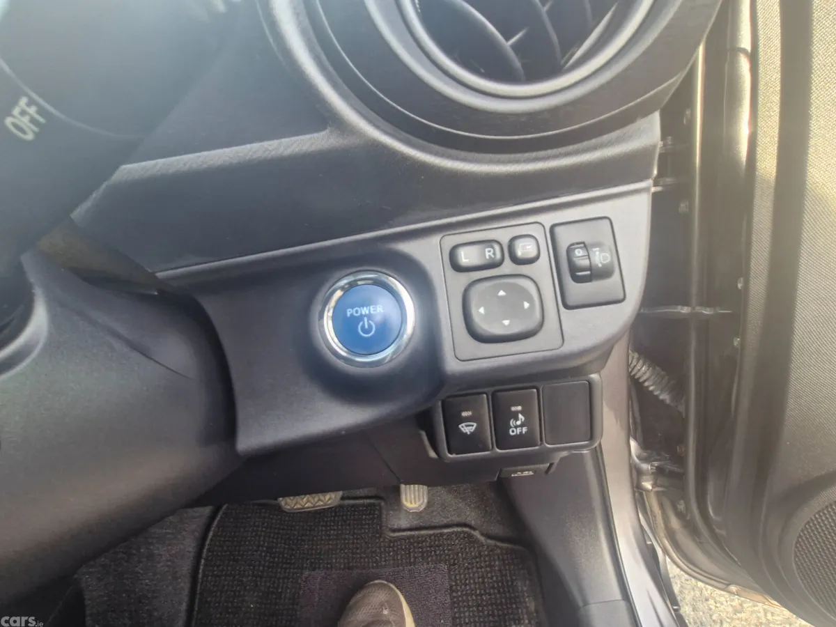 Honda Fit Hatchback, Petrol Hybrid, 2014, White