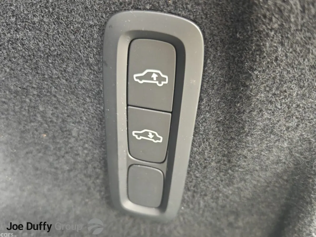 Volvo XC60 SUV, Petrol Plug-in Hybrid, 2025, Silver