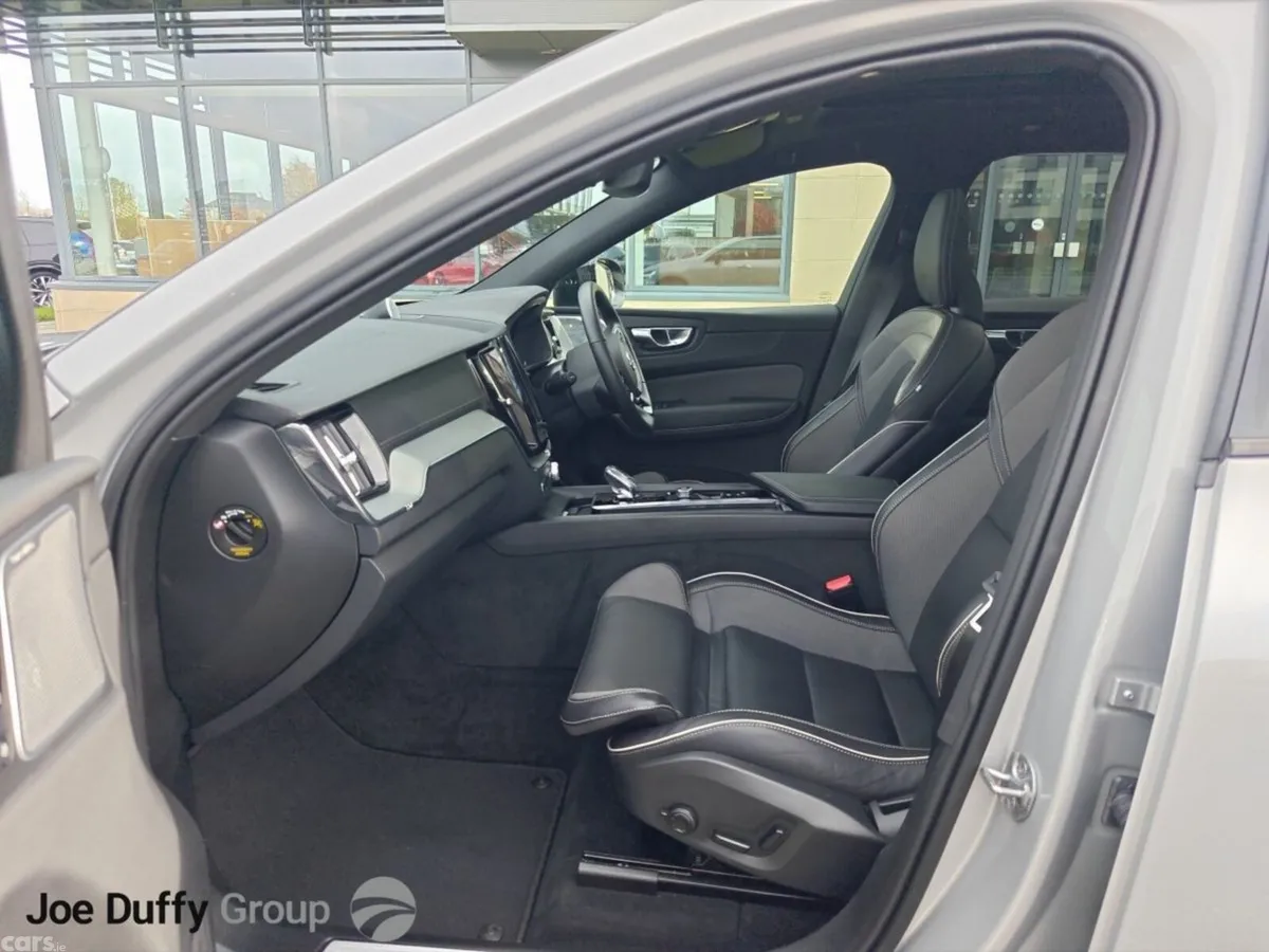 Volvo XC60 SUV, Petrol Plug-in Hybrid, 2025, Silver