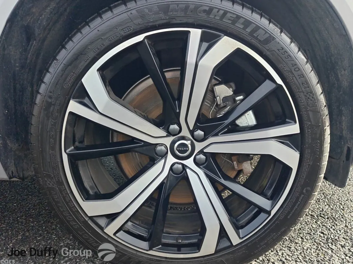 Volvo XC60 SUV, Petrol Plug-in Hybrid, 2025, Silver