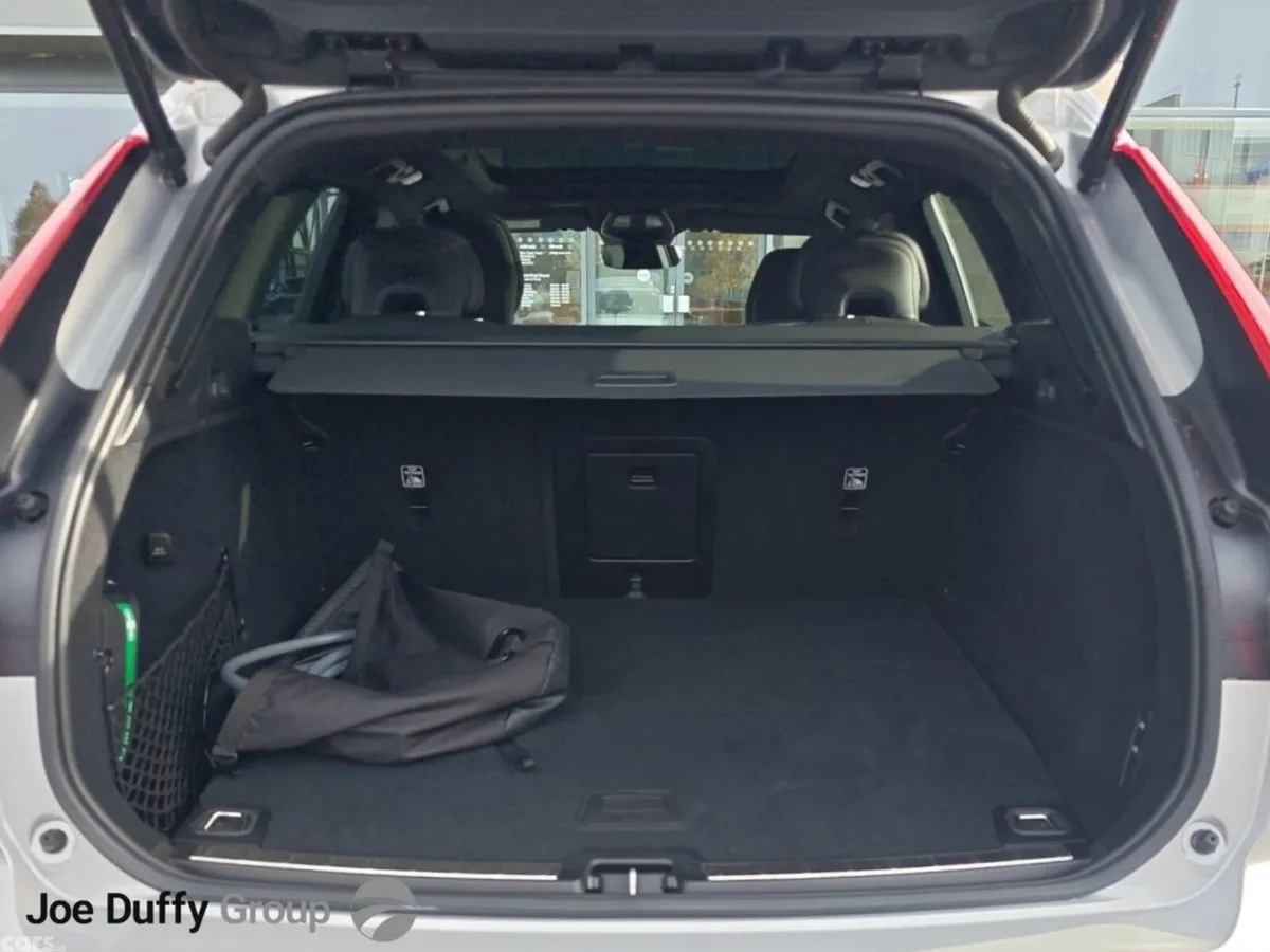 Volvo XC60 SUV, Petrol Plug-in Hybrid, 2025, Silver