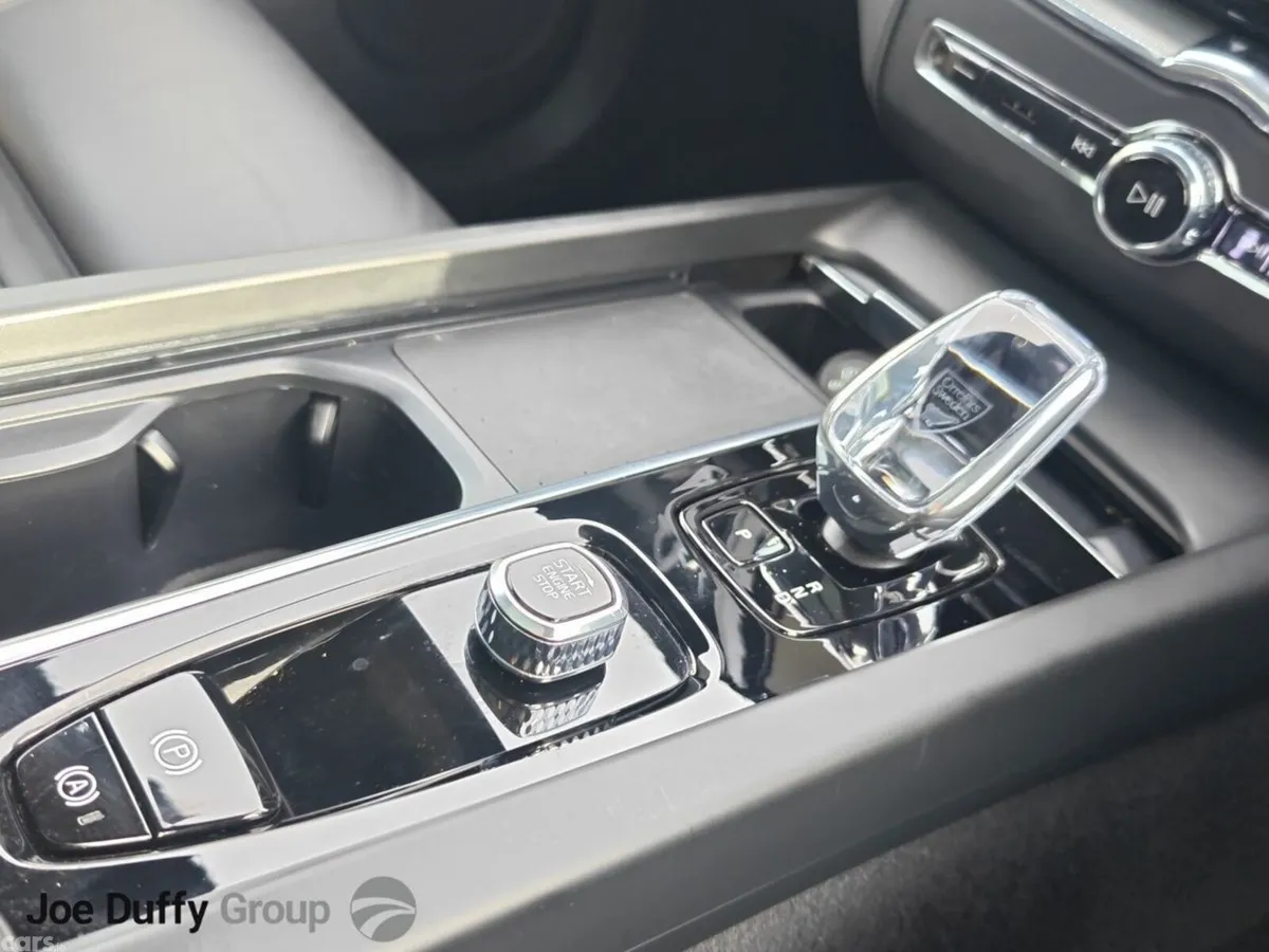 Volvo XC60 SUV, Petrol Plug-in Hybrid, 2025, Silver