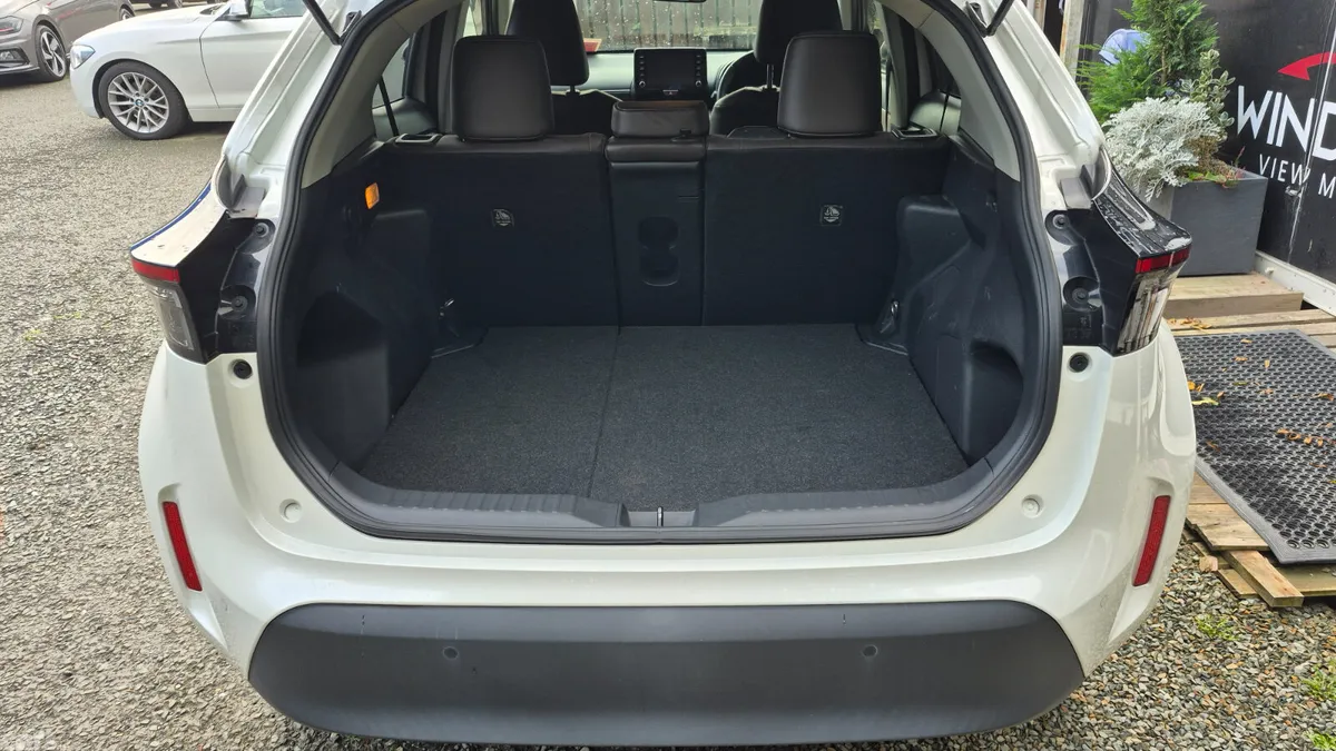 Toyota Yaris Cross MPV, Petrol Hybrid, 2020, White