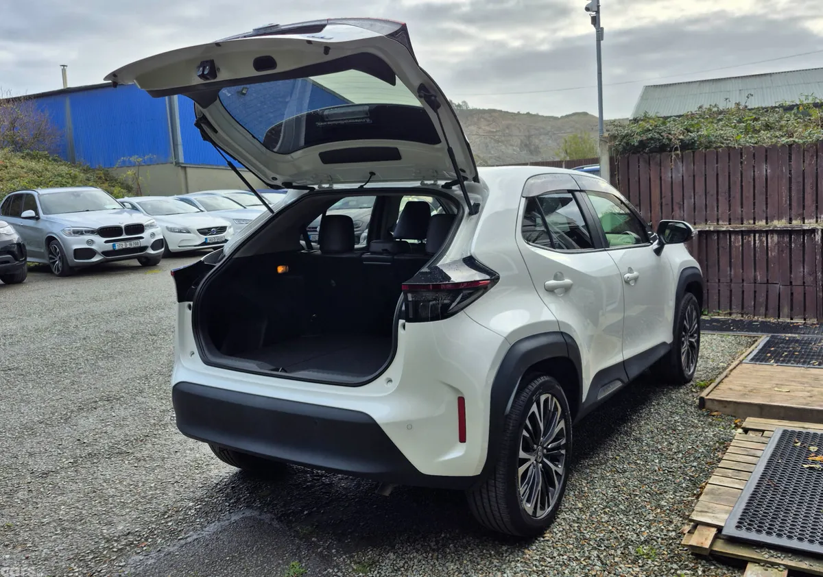 Toyota Yaris Cross MPV, Petrol Hybrid, 2020, White