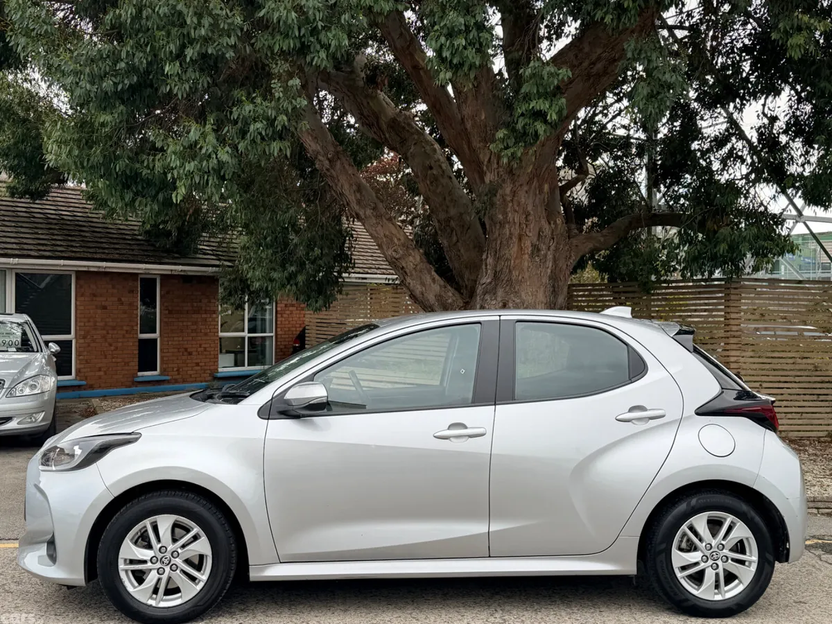 Toyota Yaris Hatchback, Petrol Hybrid, 2024, Grey