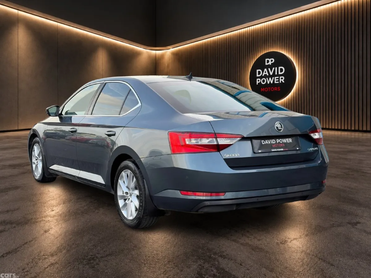Skoda Superb Hatchback, Diesel, 2015, Grey