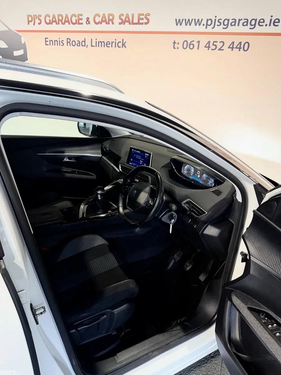 Peugeot 3008 MPV, Petrol, 2018, White