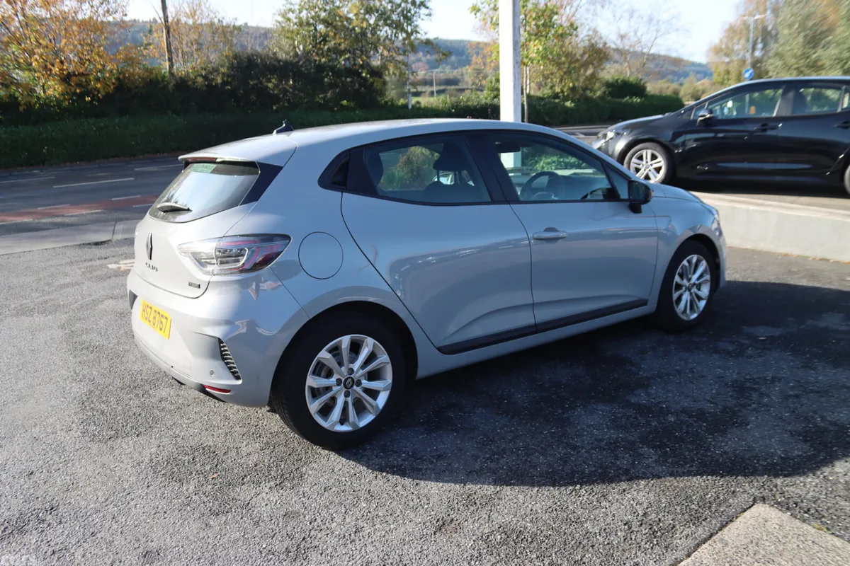 Renault Clio Hatchback, Petrol Hybrid, 2024, Grey