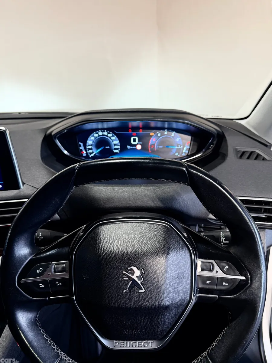 Peugeot 3008 MPV, Petrol, 2018, White