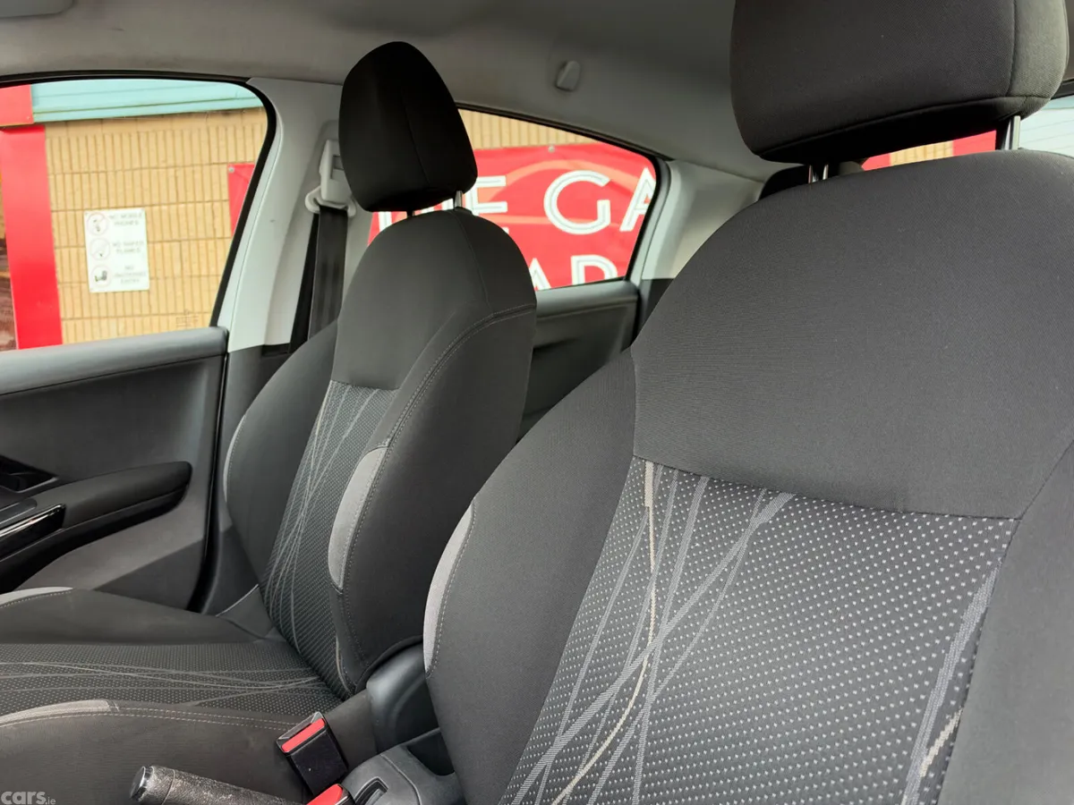 Peugeot 208 Hatchback, Petrol, 2013, Grey