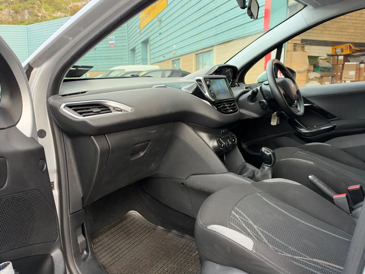 Peugeot 208 Hatchback, Petrol, 2013, Grey