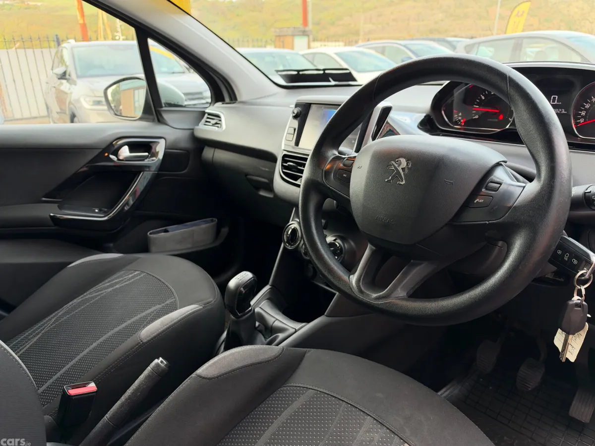 Peugeot 208 Hatchback, Petrol, 2013, Grey
