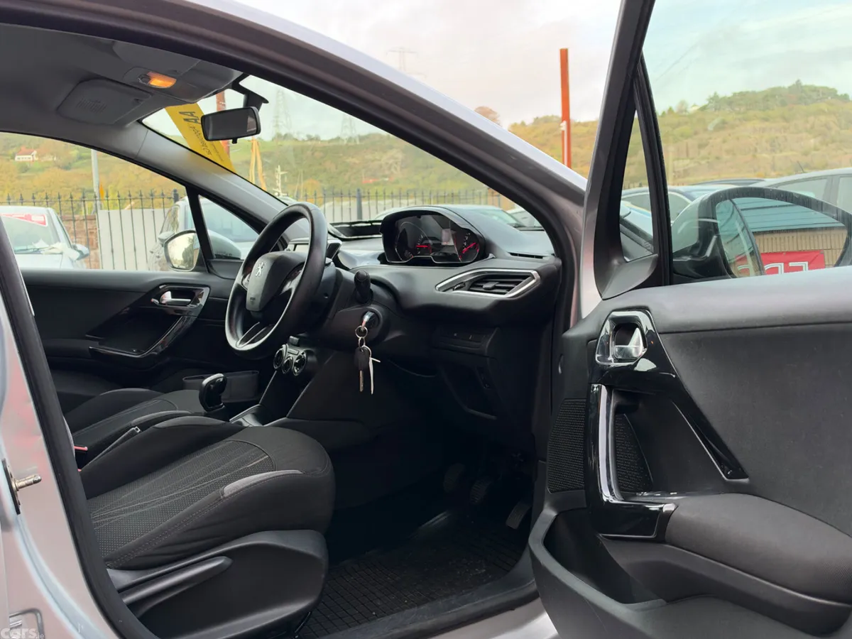 Peugeot 208 Hatchback, Petrol, 2013, Grey