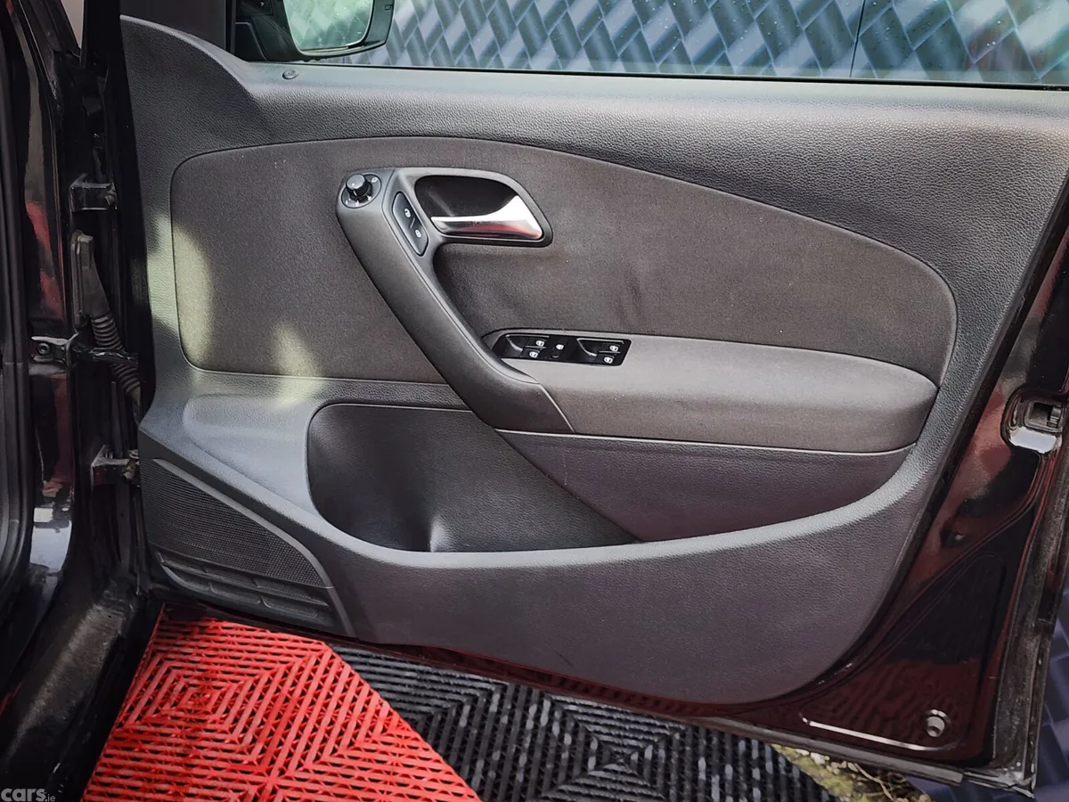 Volkswagen Polo Hatchback, Petrol, 2011, Black