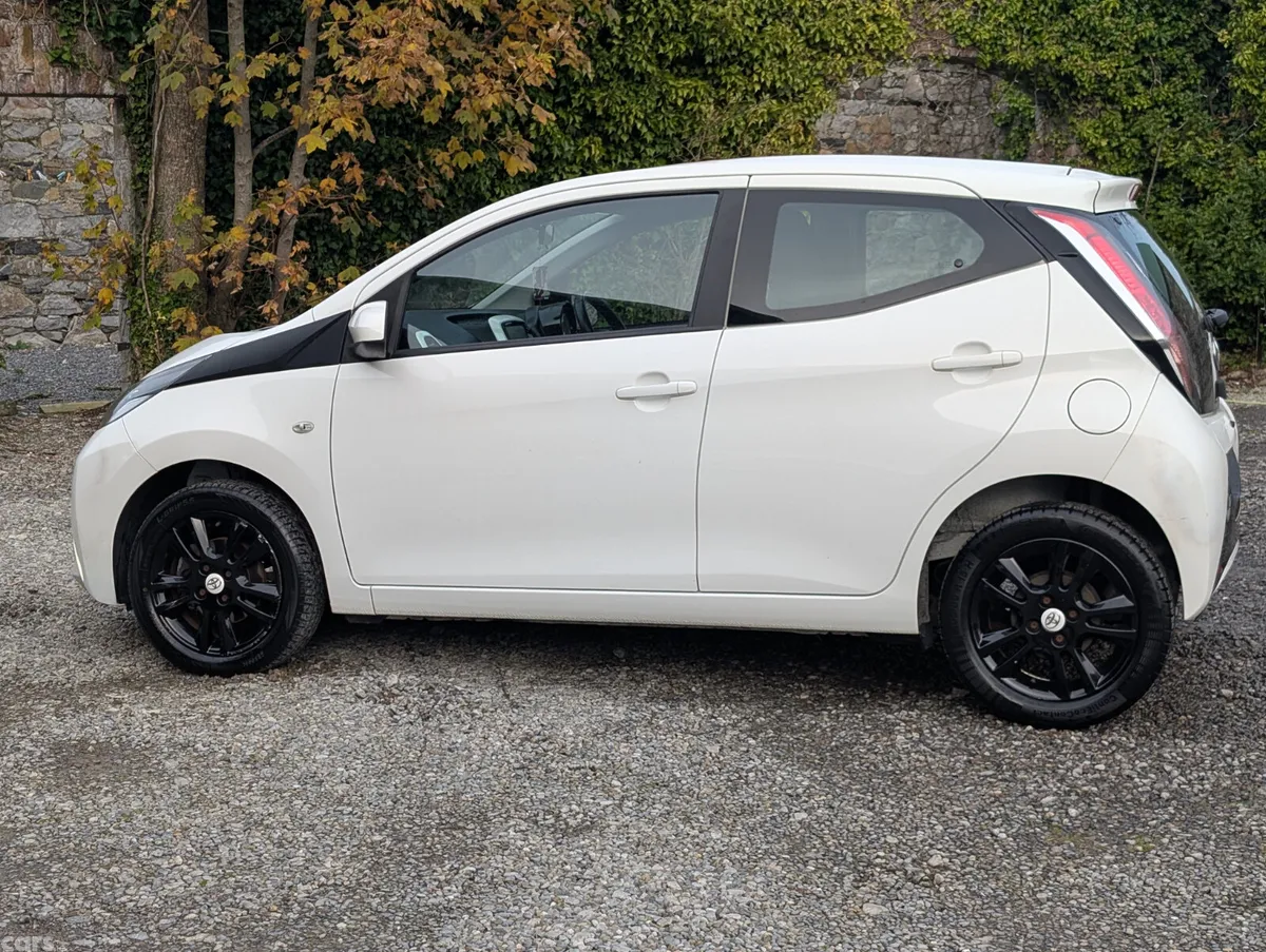 Toyota Aygo Hatchback, Petrol, 2016, White