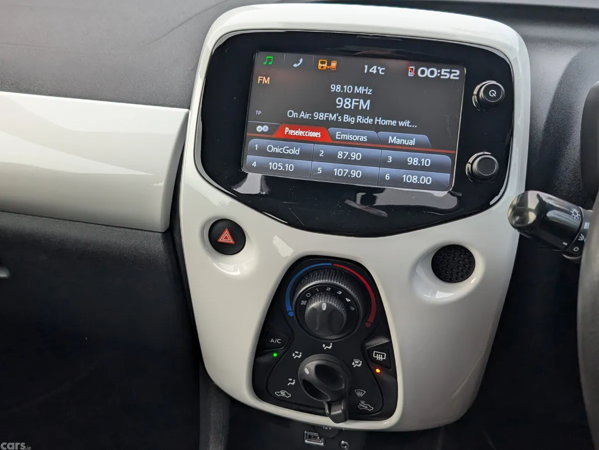 Toyota Aygo Hatchback, Petrol, 2016, White