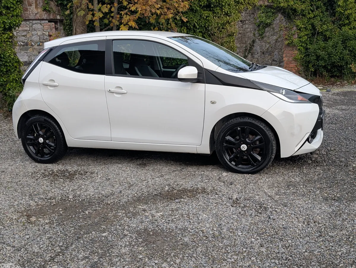 Toyota Aygo Hatchback, Petrol, 2016, White