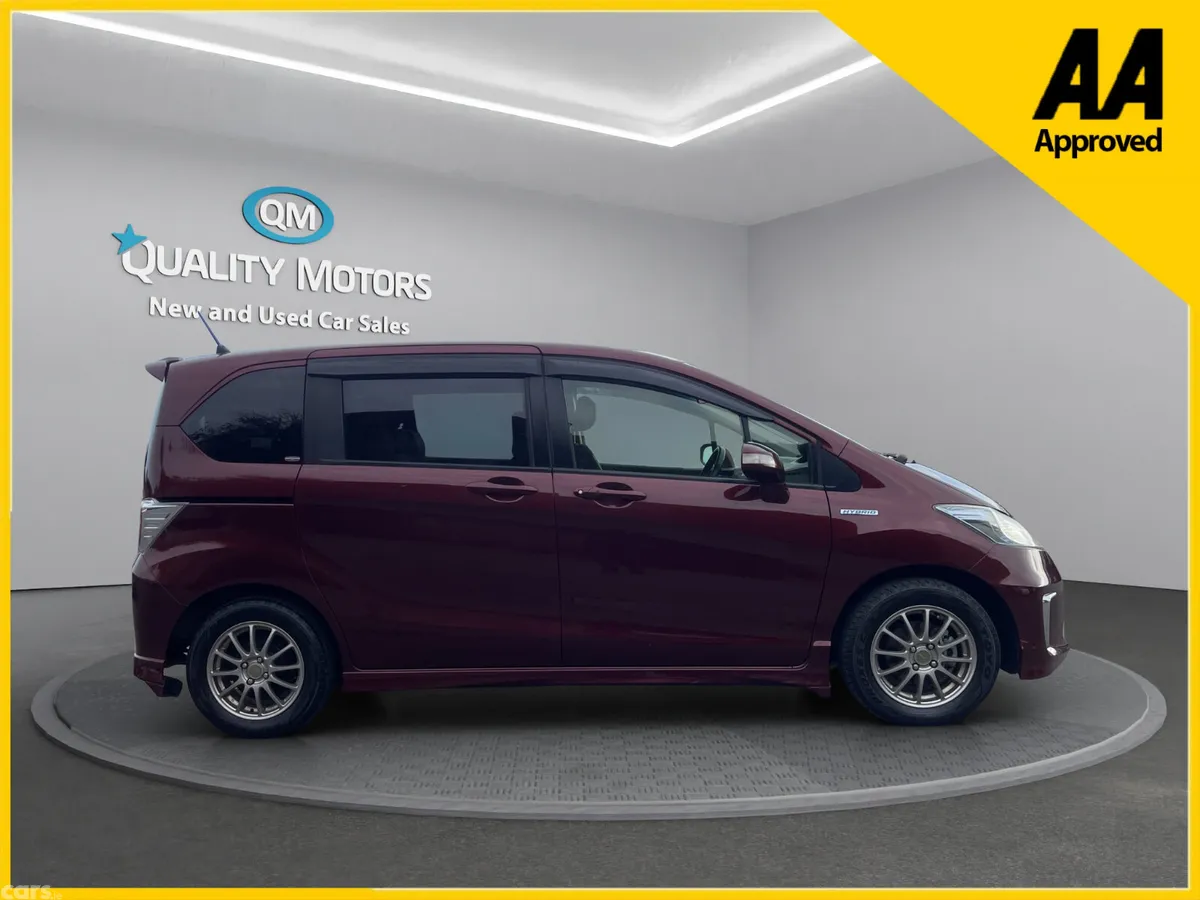 Honda Freed MPV, Petrol Hybrid, 2014, Red