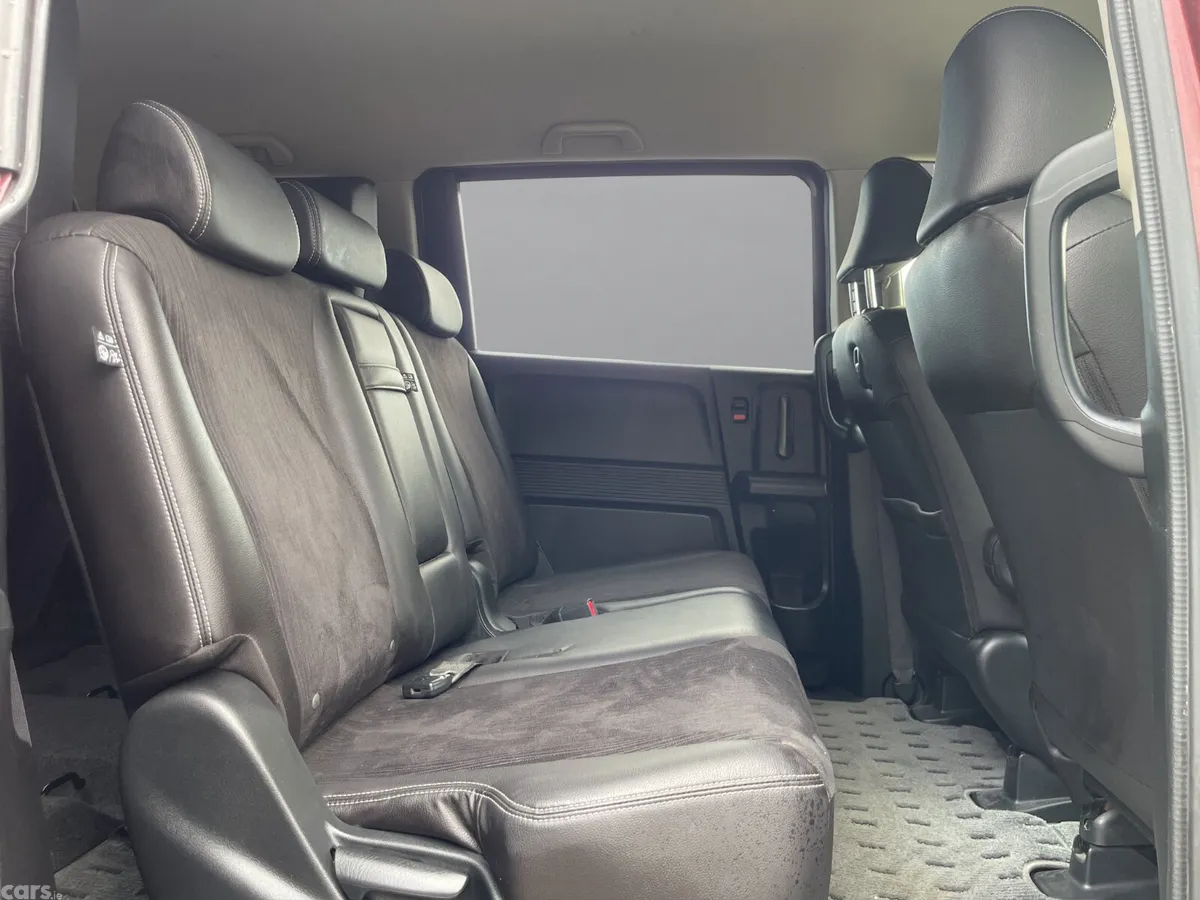 Honda Freed MPV, Petrol Hybrid, 2014, Red