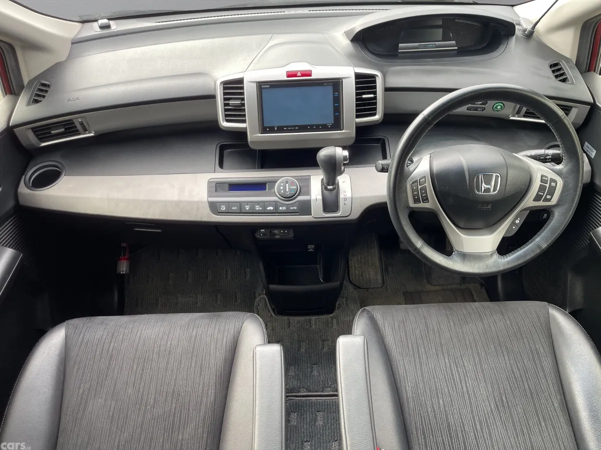 Honda Freed MPV, Petrol Hybrid, 2014, Red