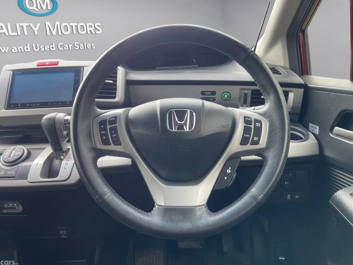 Honda Freed MPV, Petrol Hybrid, 2014, Red