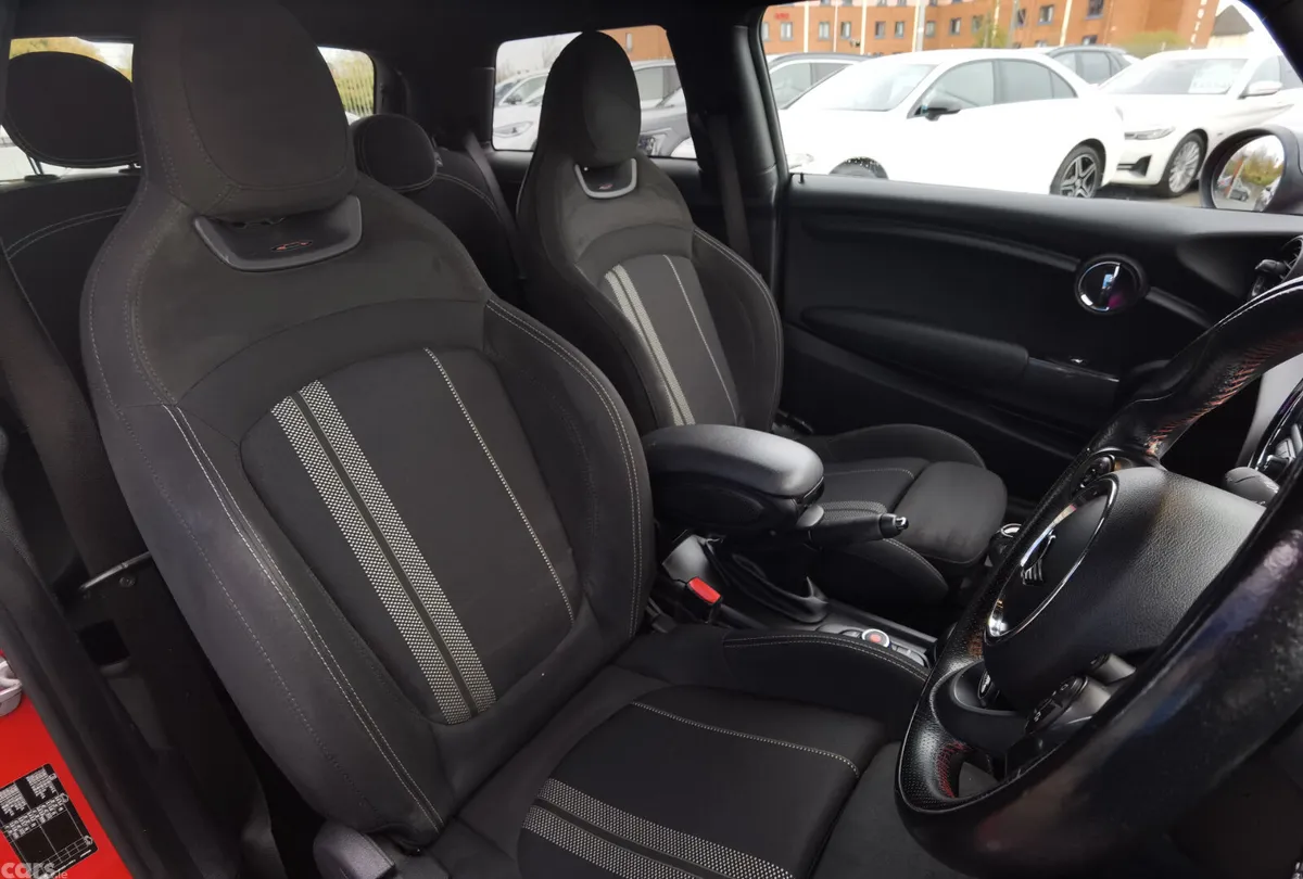 Mini Cooper Hatchback, Petrol, 2018, Red