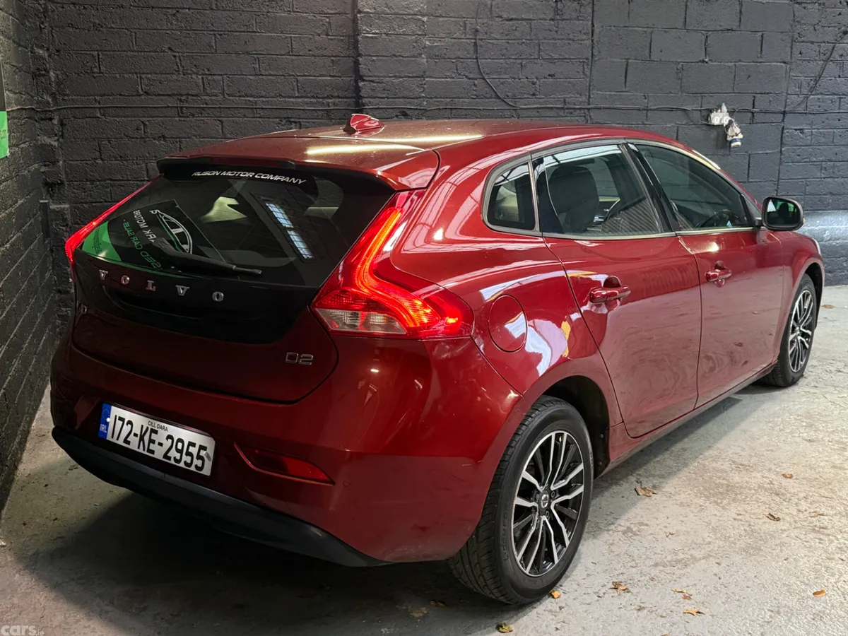 Volvo V40 Hatchback, Diesel, 2017, Red