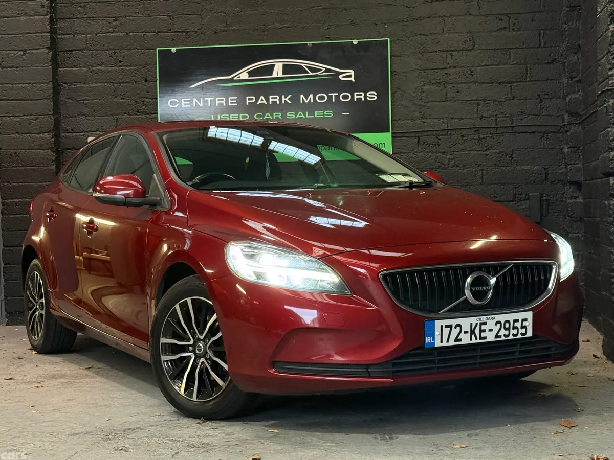 Volvo V40 Hatchback, Diesel, 2017, Red
