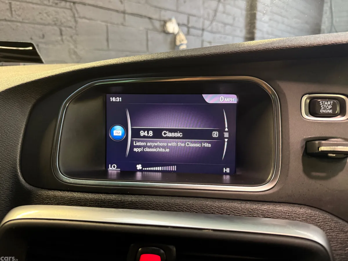 Volvo V40 Hatchback, Diesel, 2017, Red
