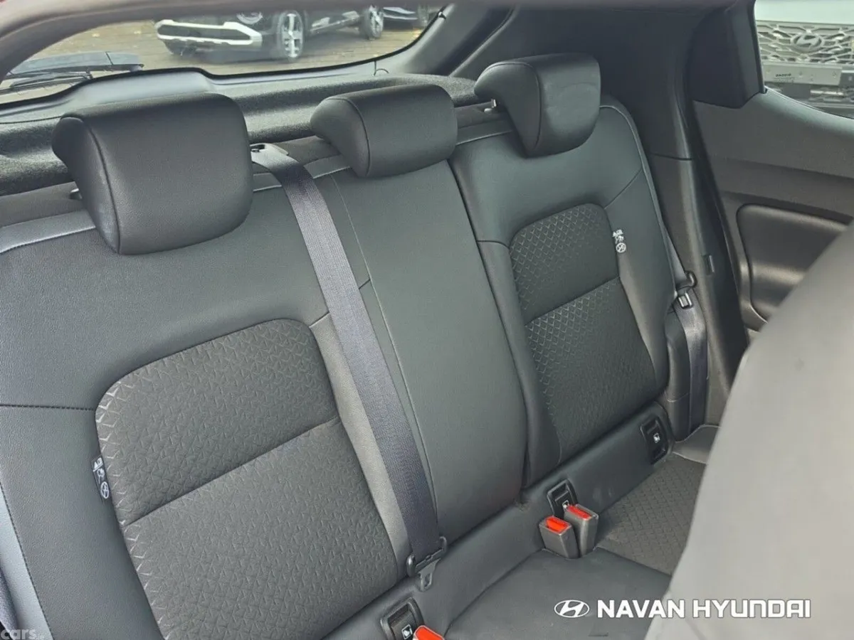Nissan Juke SUV, Petrol Hybrid, 2023, Red