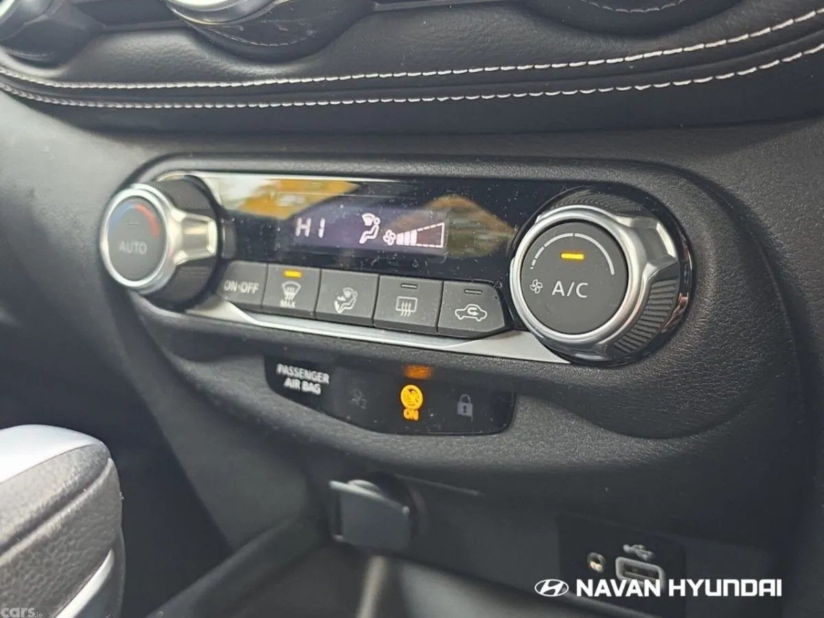 Nissan Juke SUV, Petrol Hybrid, 2023, Red