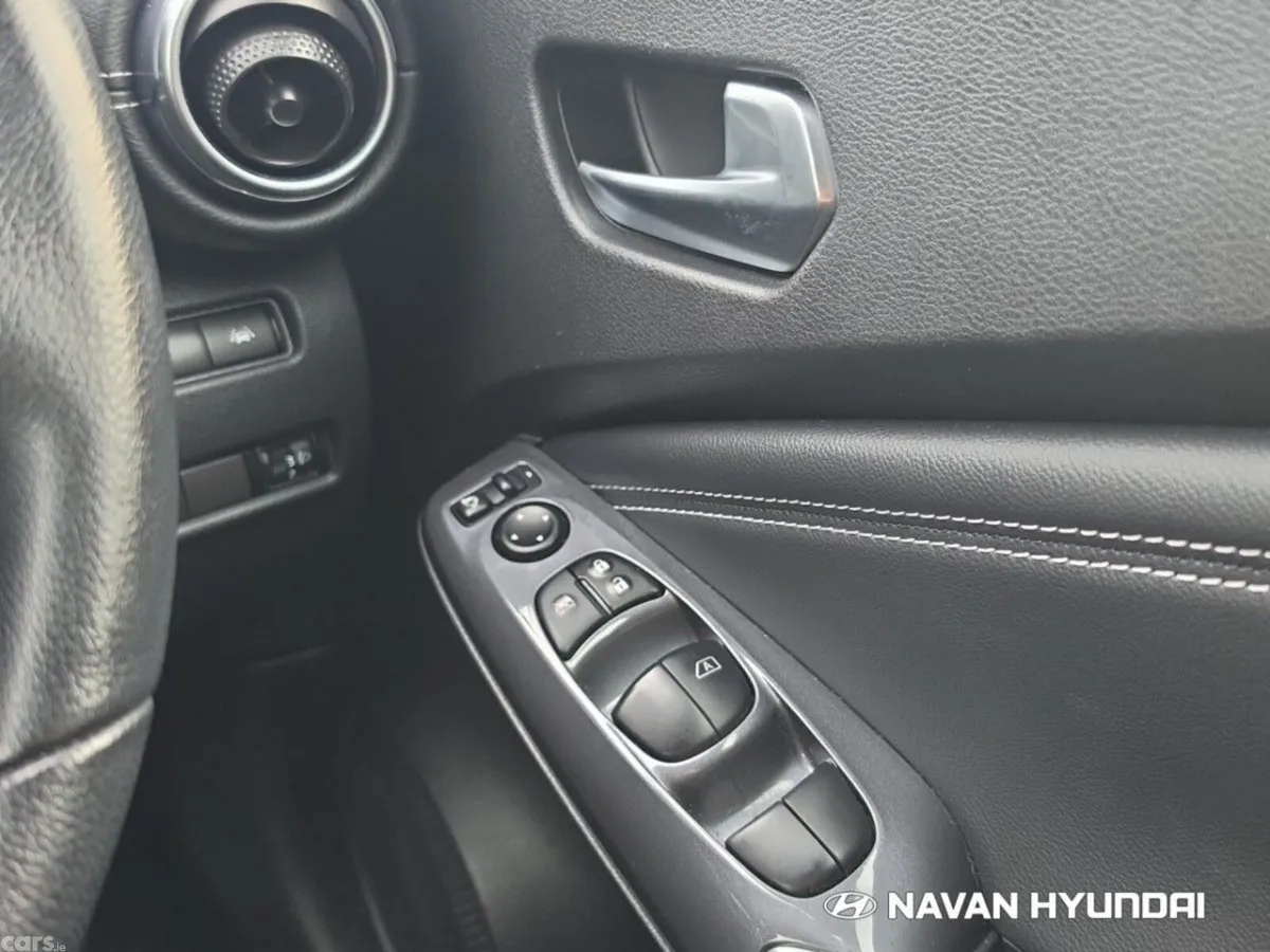 Nissan Juke SUV, Petrol Hybrid, 2023, Red
