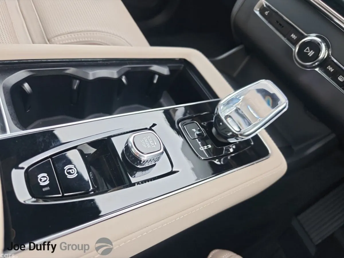 Volvo XC90 SUV, Petrol Plug-in Hybrid, 2025, Grey