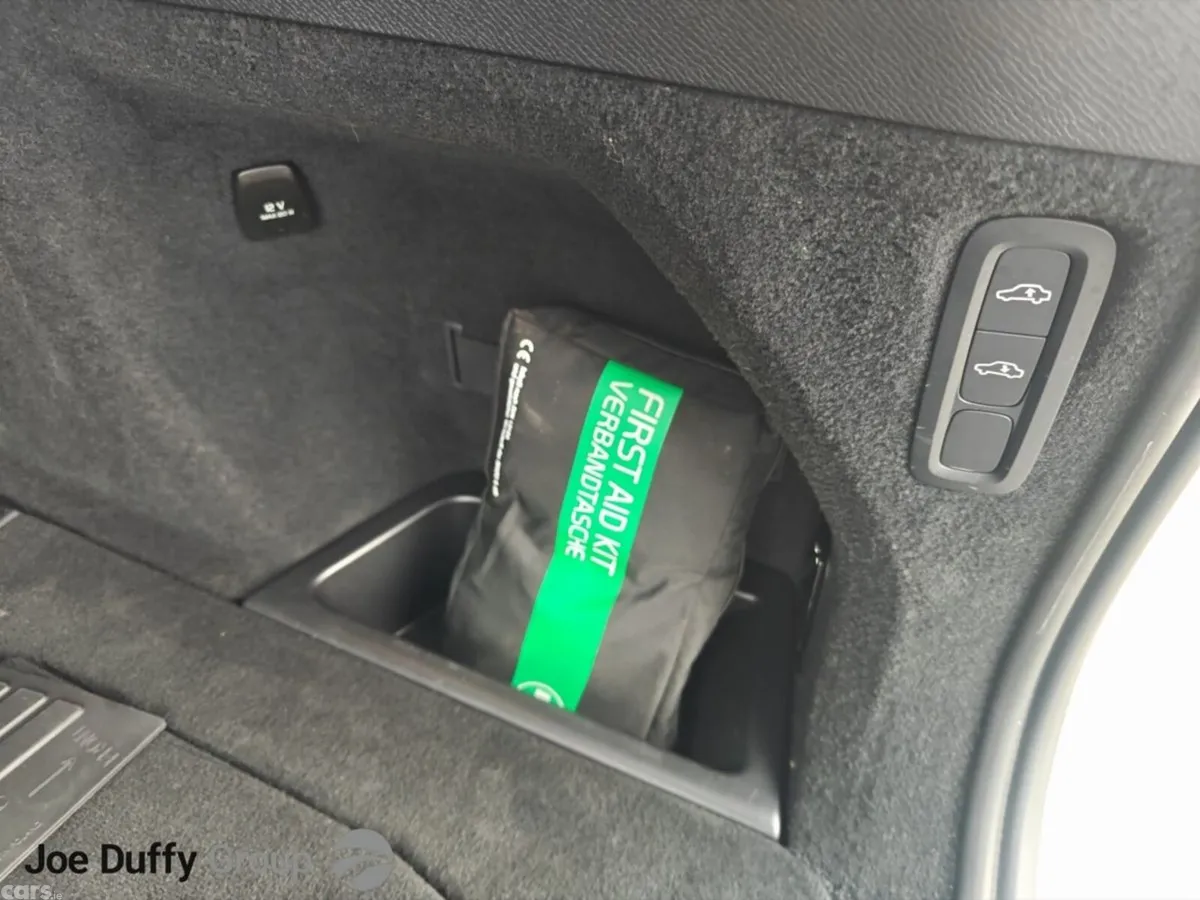 Volvo XC90 SUV, Petrol Plug-in Hybrid, 2025, Grey