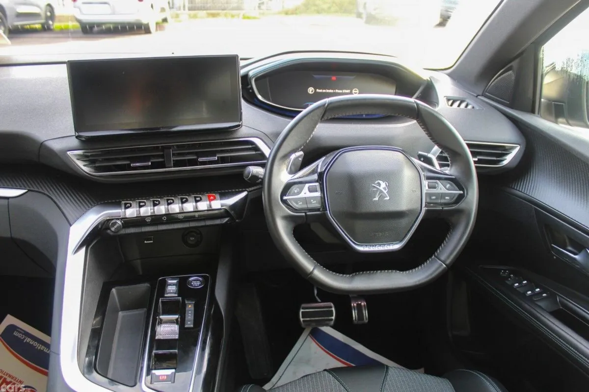 Peugeot 5008 MPV, Diesel, 2024, Grey