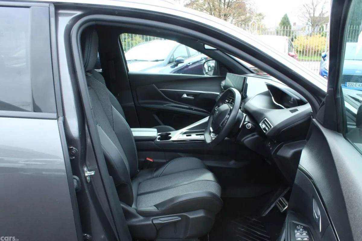 Peugeot 5008 MPV, Diesel, 2024, Grey