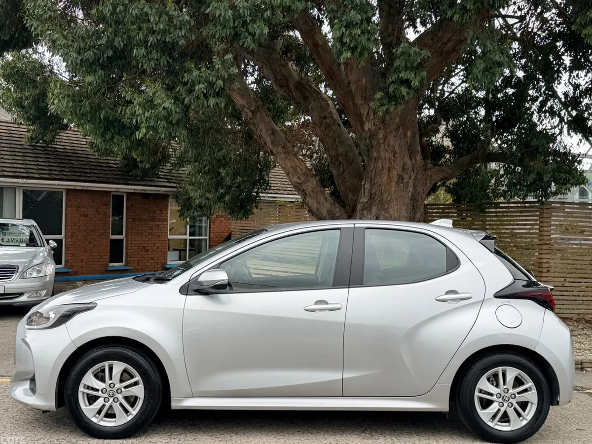 Toyota Yaris Hatchback, Petrol Hybrid, 2024, Grey