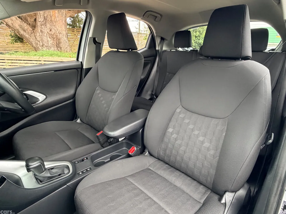 Toyota Yaris Hatchback, Petrol Hybrid, 2024, Grey