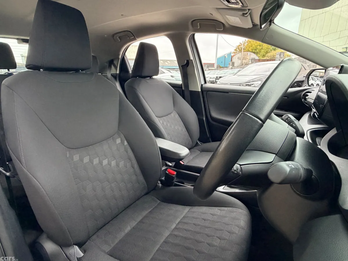 Toyota Yaris Hatchback, Petrol Hybrid, 2024, Grey