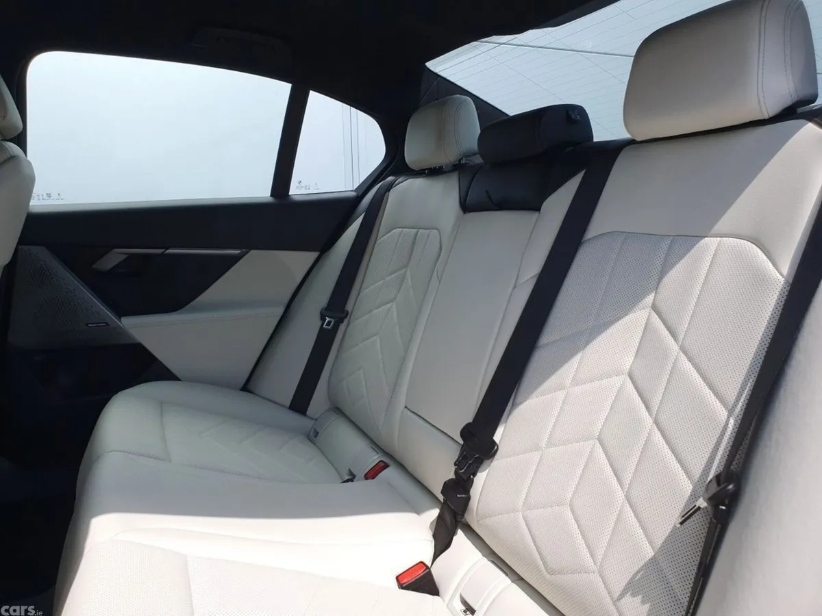 BMW 5-Series Saloon, Petrol Plug-in Hybrid, 2025, Blue