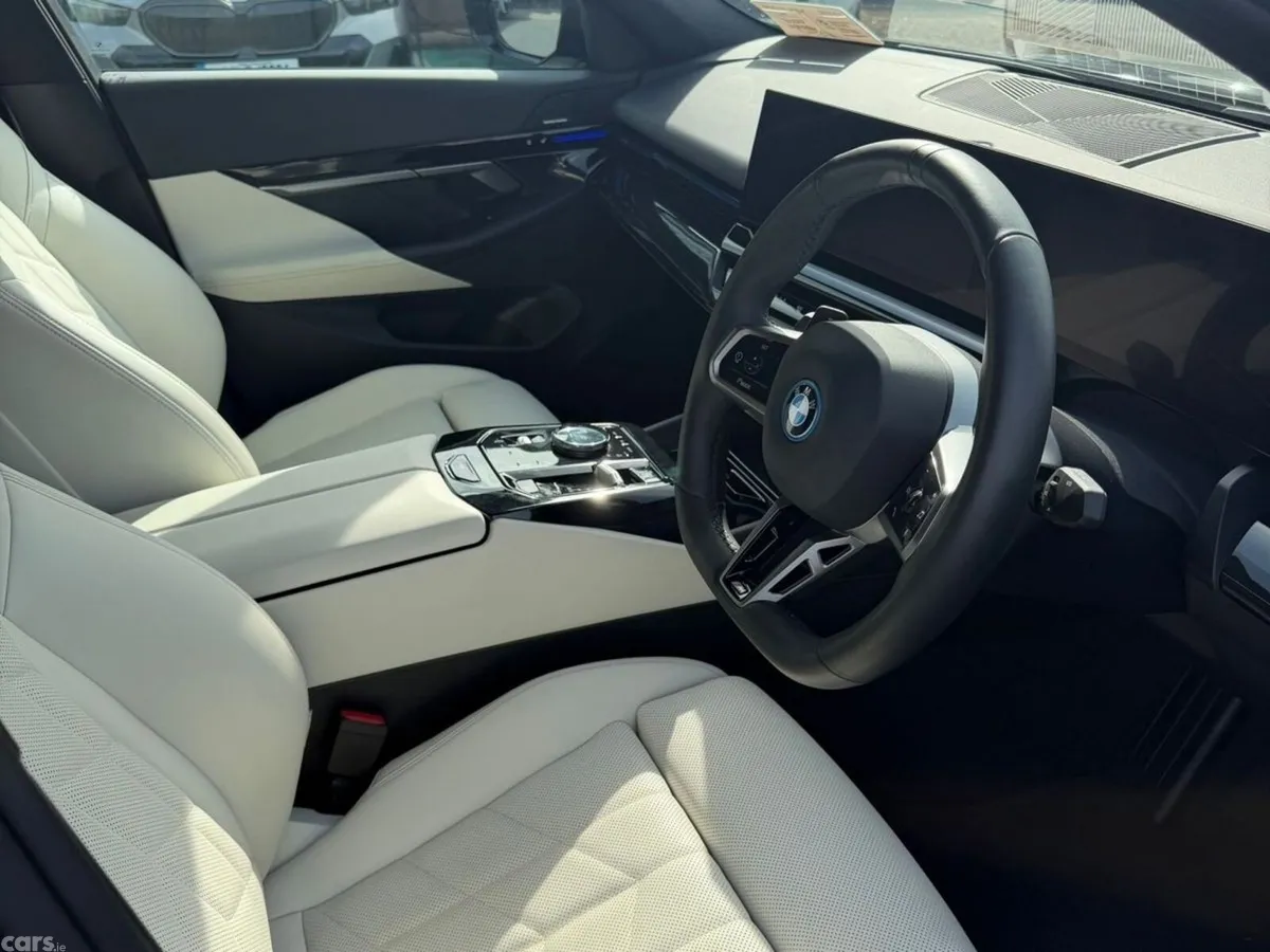 BMW 5-Series Saloon, Petrol Plug-in Hybrid, 2024, Black