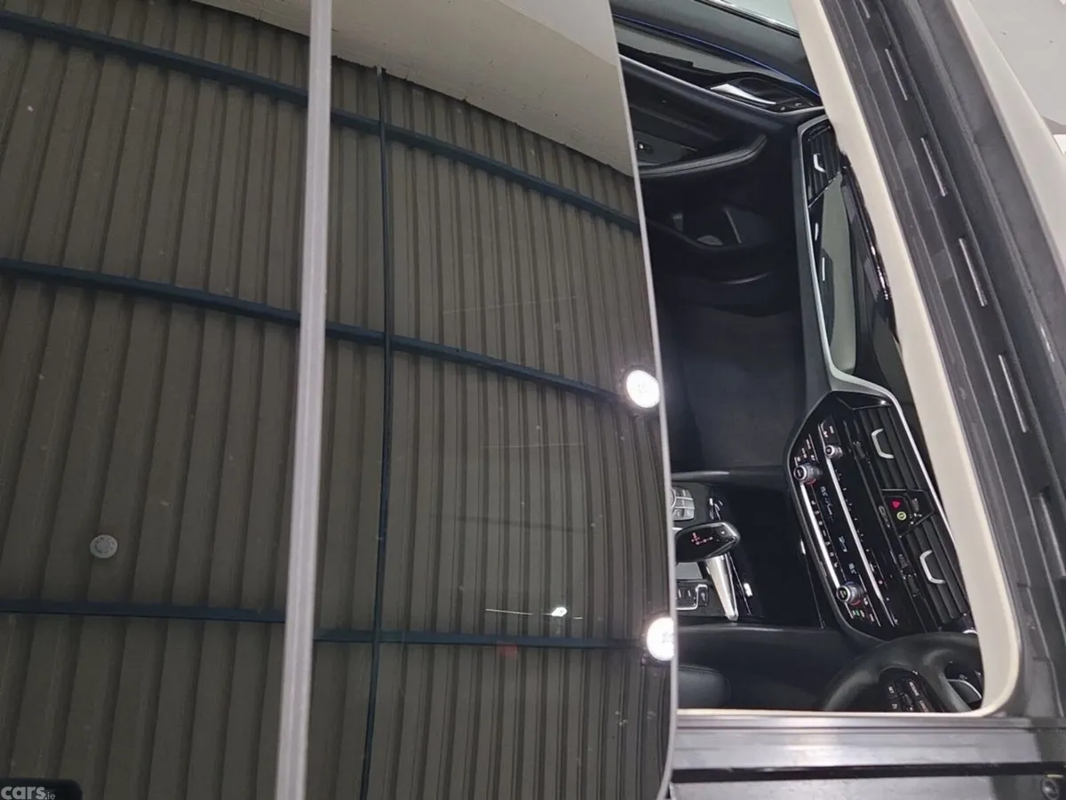 BMW 5-Series Estate, Petrol Plug-in Hybrid, 2023, Black